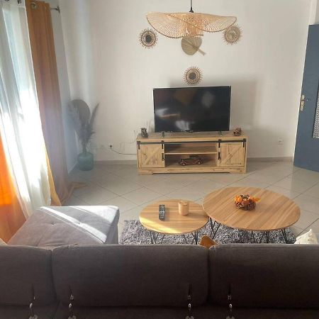 Appartement Proche Gare Tgv Nimes Exterior photo