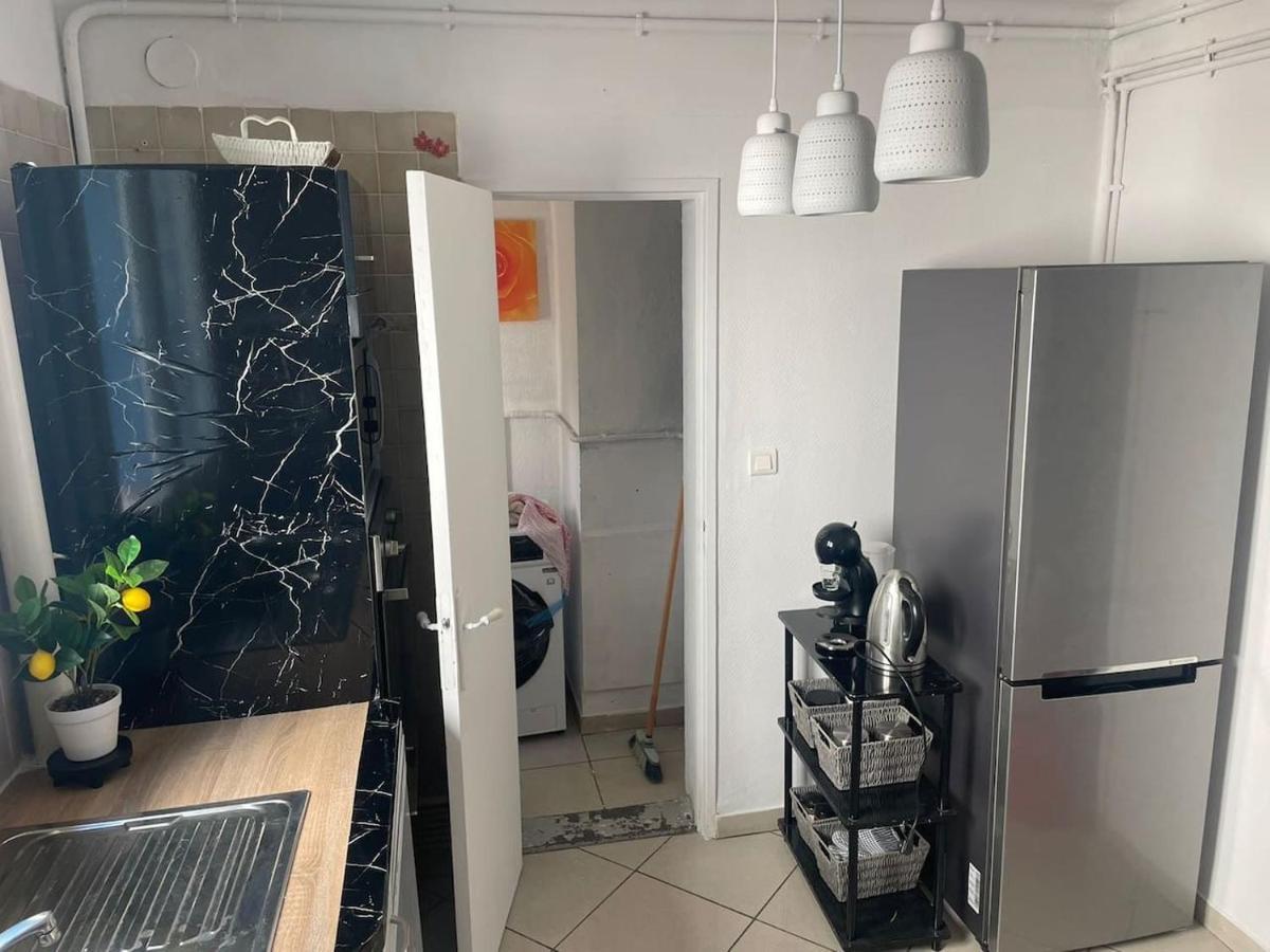 Appartement Proche Gare Tgv Nimes Exterior photo