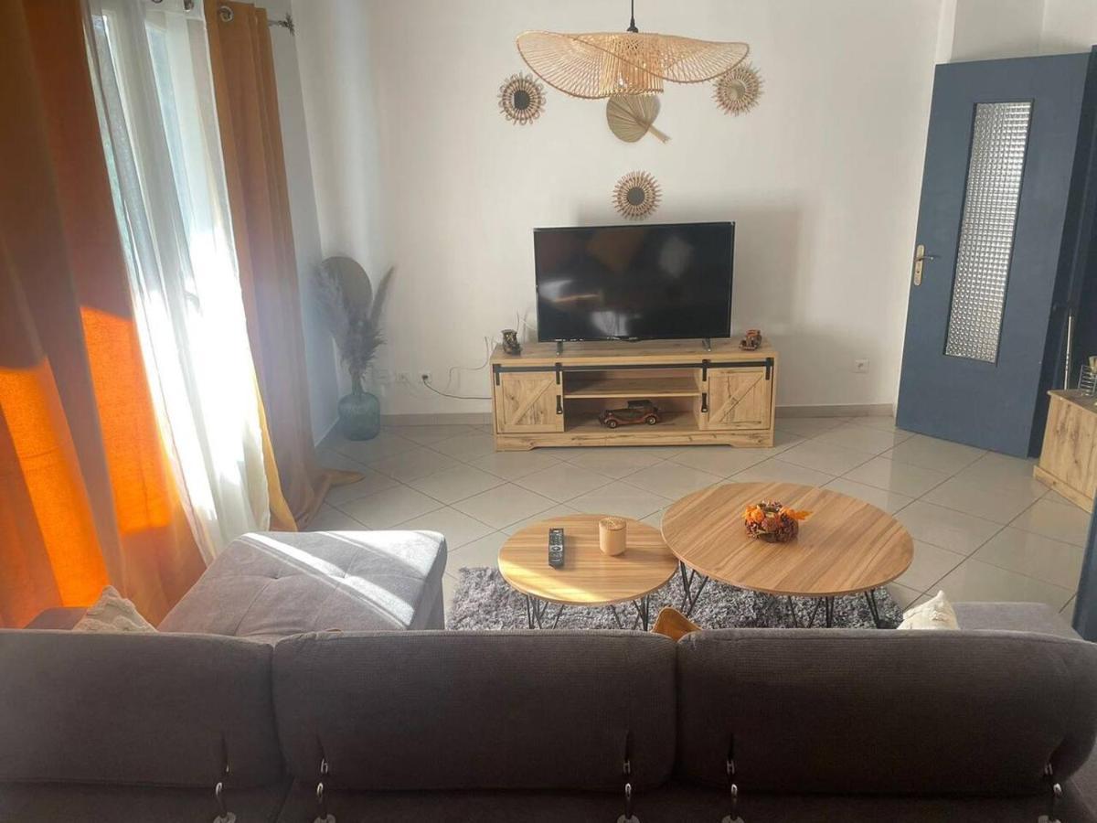 Appartement Proche Gare Tgv Nimes Exterior photo